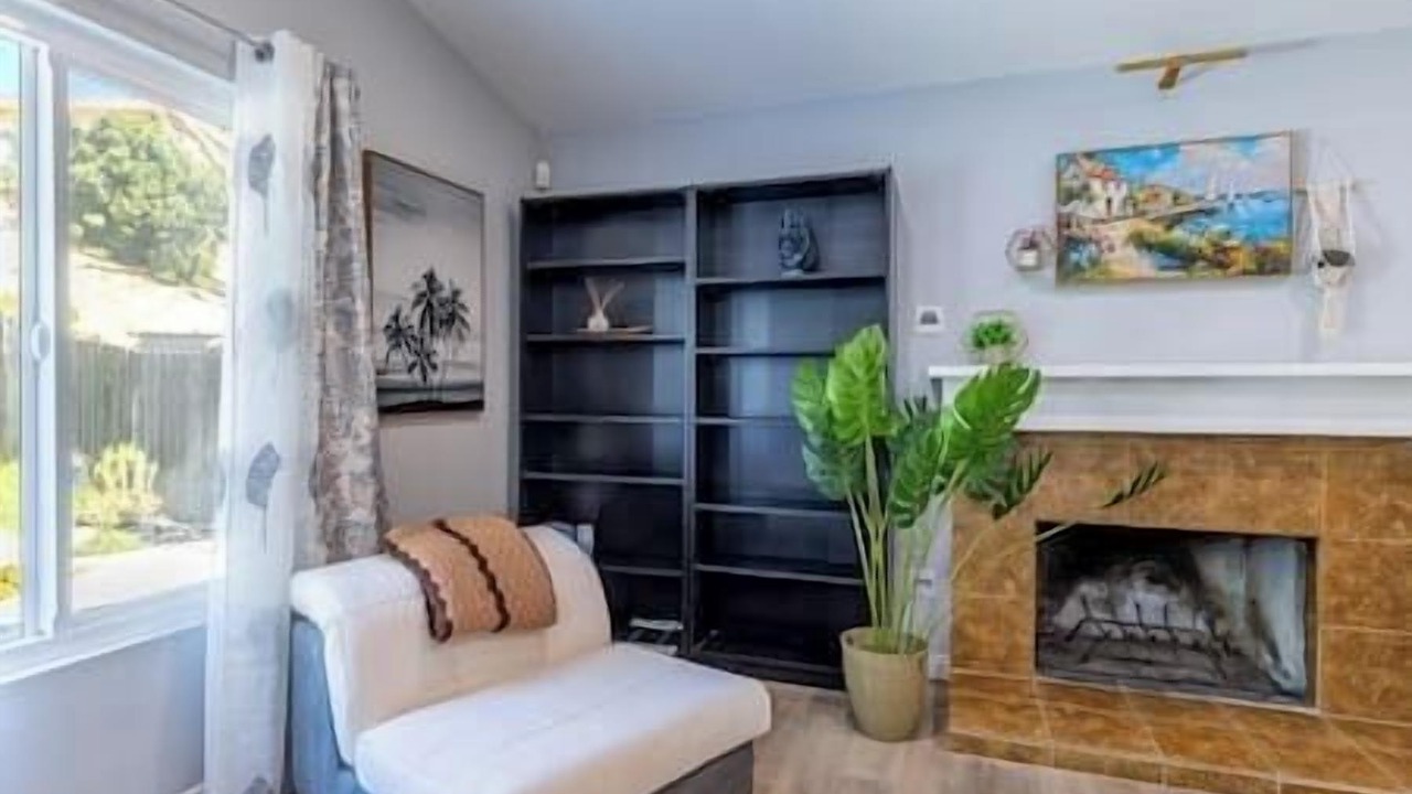 Photo of Livingroom in West Covina