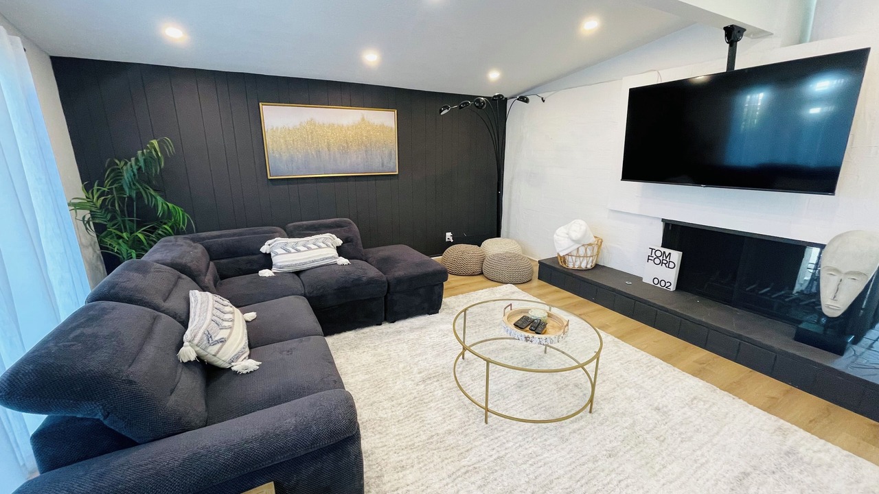 Photo of Livingroom in Reseda