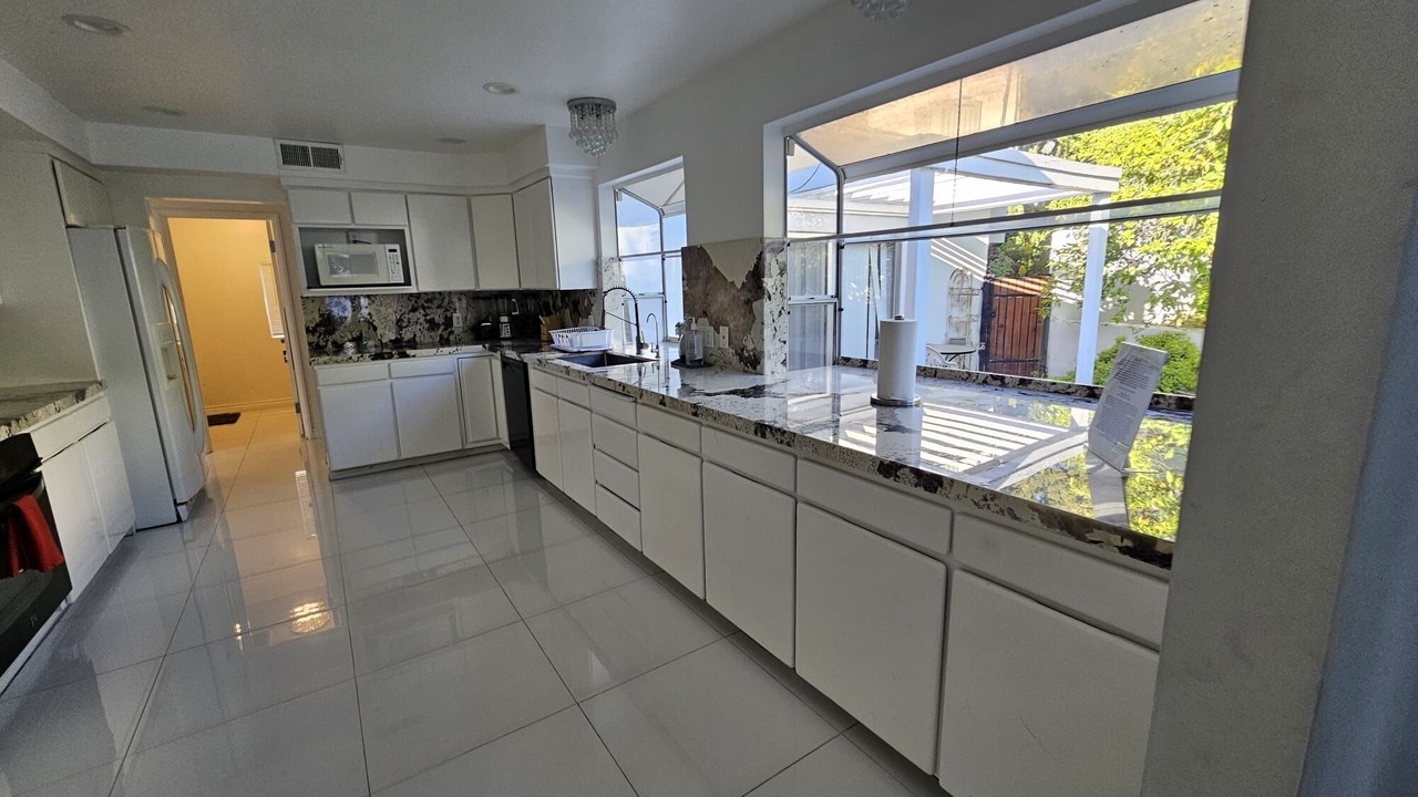 Photo of Kitchen in Woodland Hills