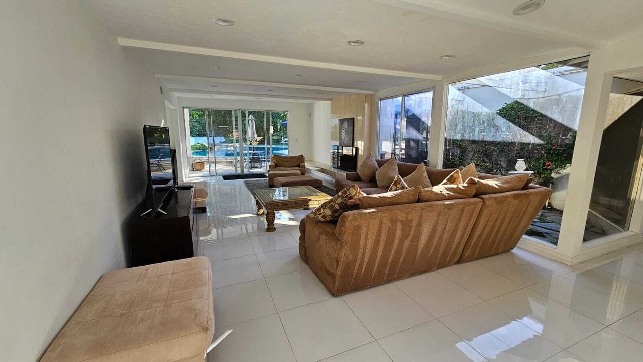 Photo of Livingroom in Woodland Hills