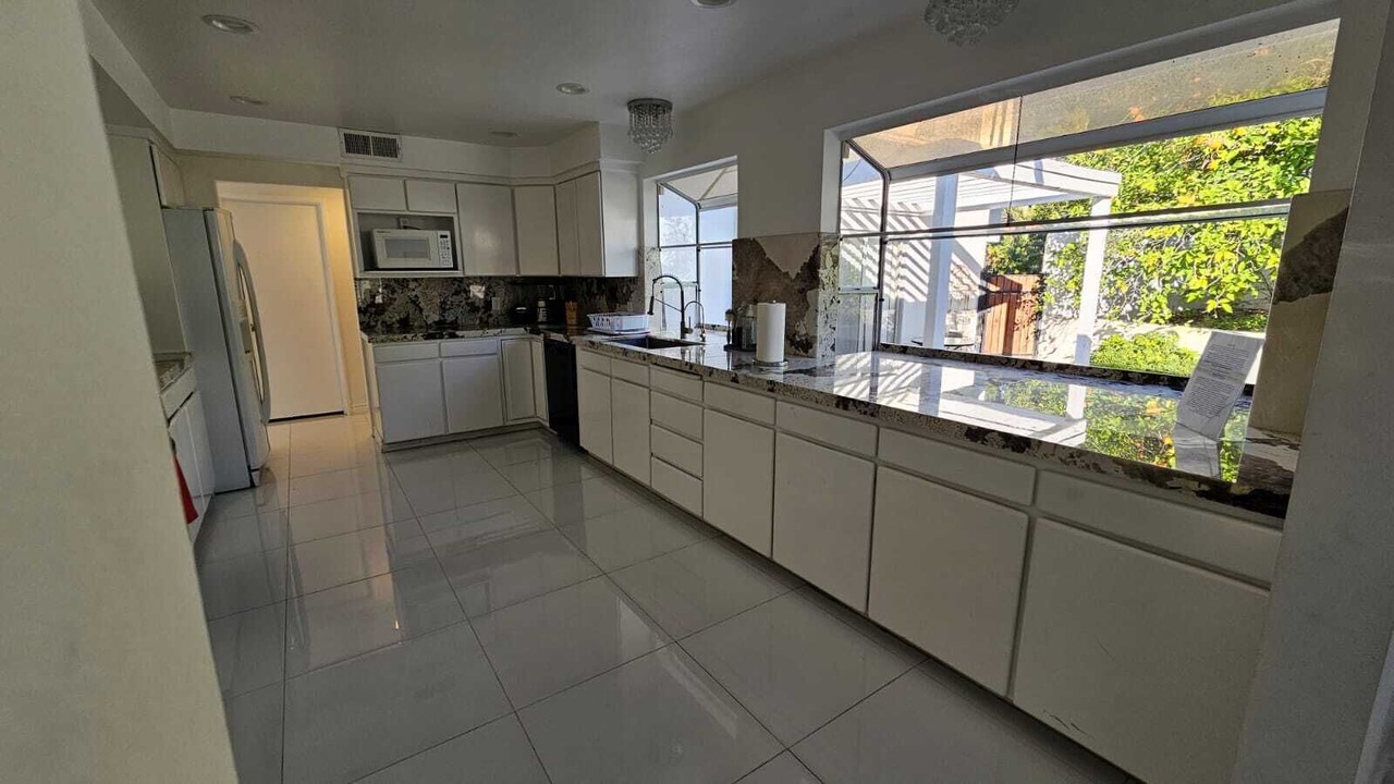 Photo of Kitchen in Woodland Hills