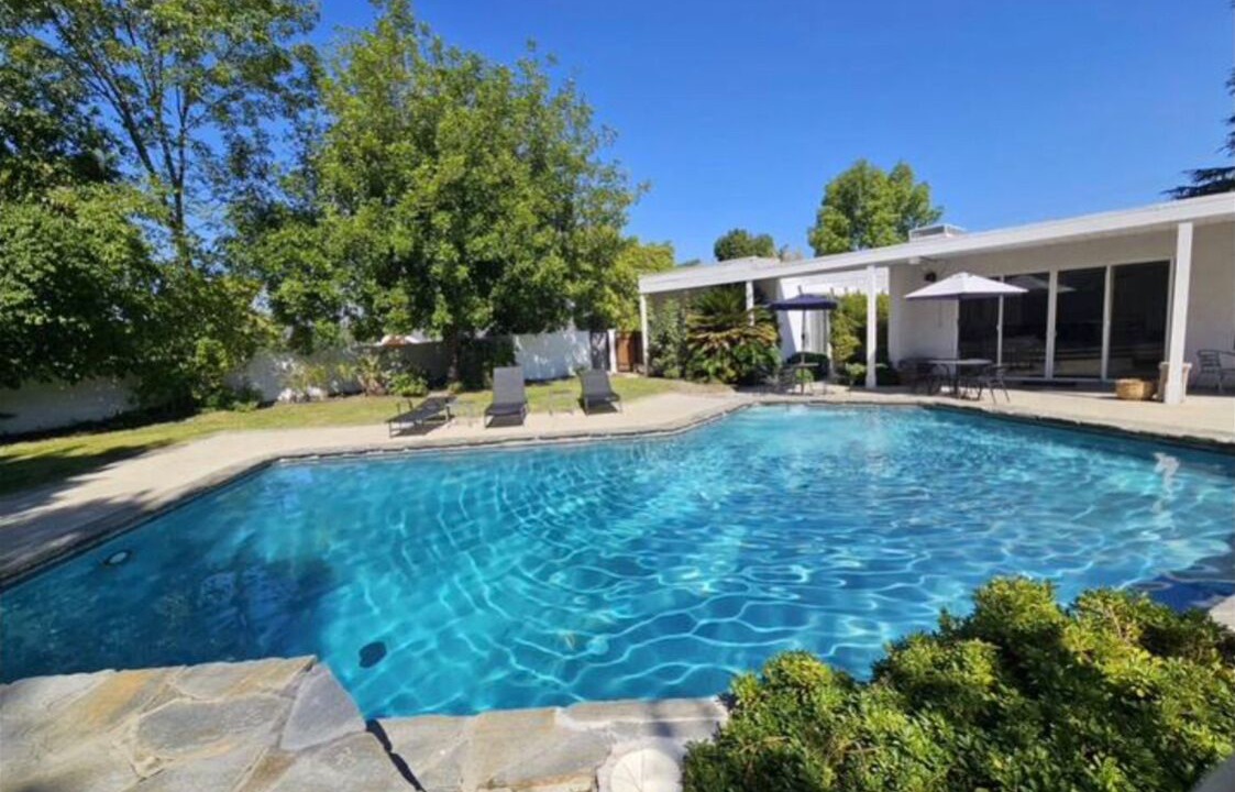 Photo of Outdoor in Woodland Hills