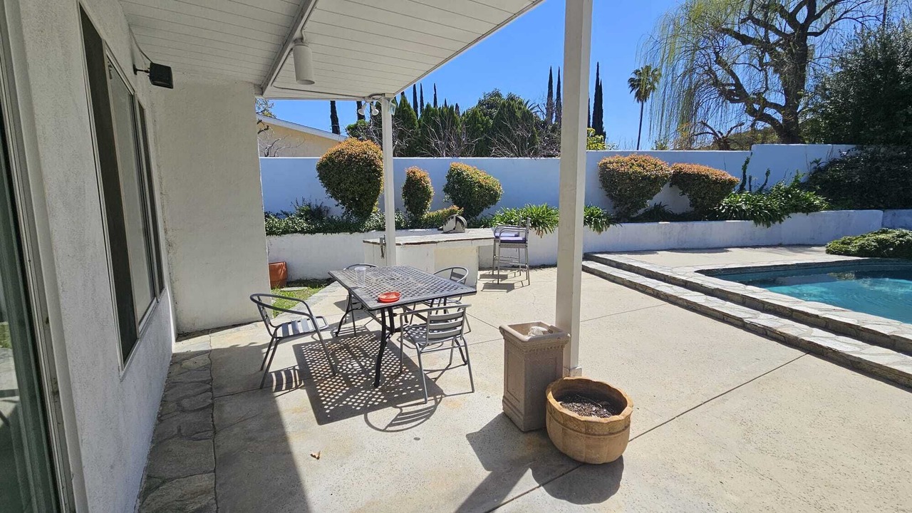 Photo of Outdoor in Woodland Hills