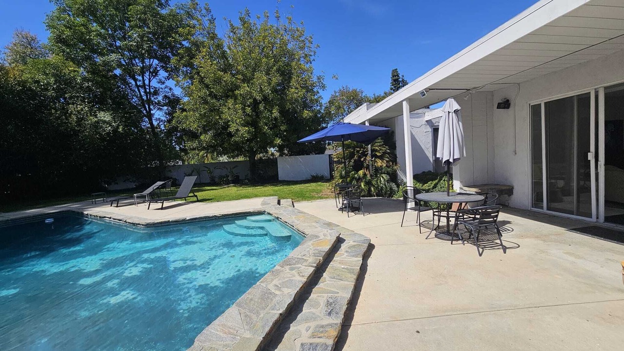 Photo of Outdoor in Woodland Hills