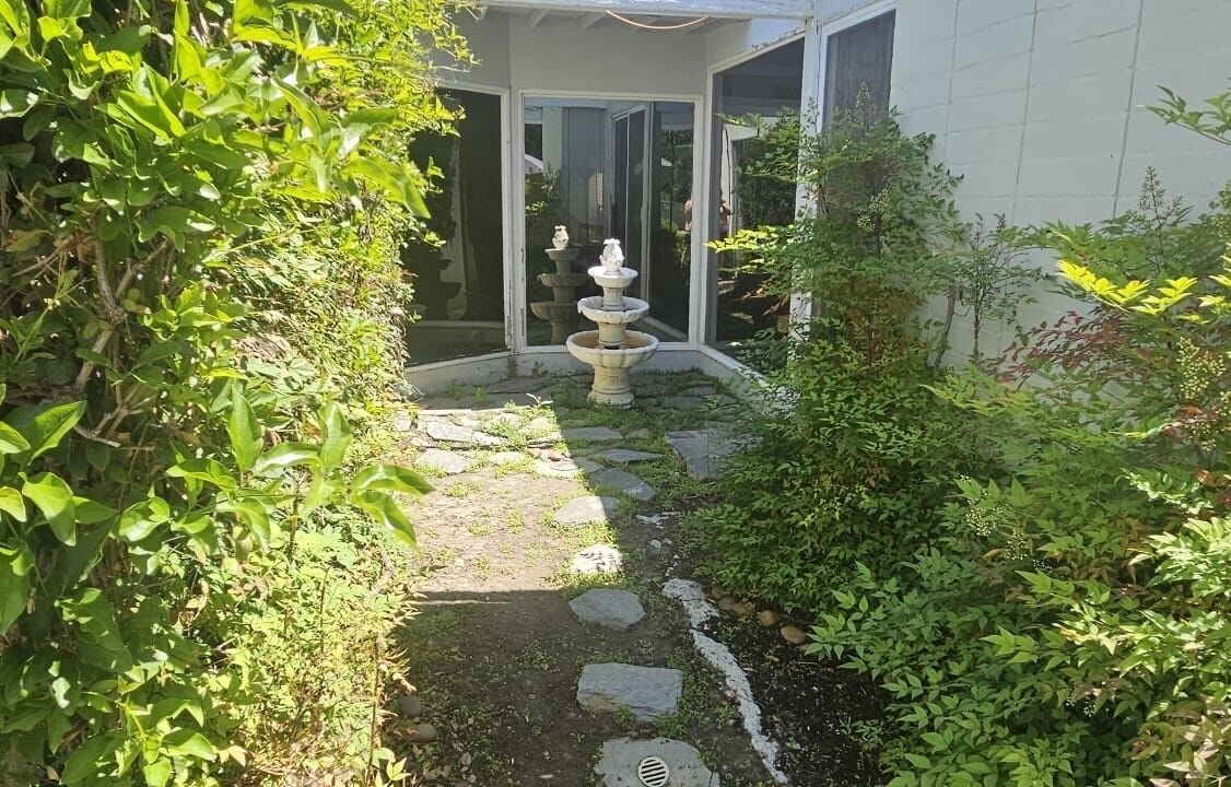 Photo of Outdoor in Woodland Hills