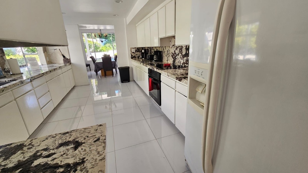 Photo of Kitchen in Woodland Hills