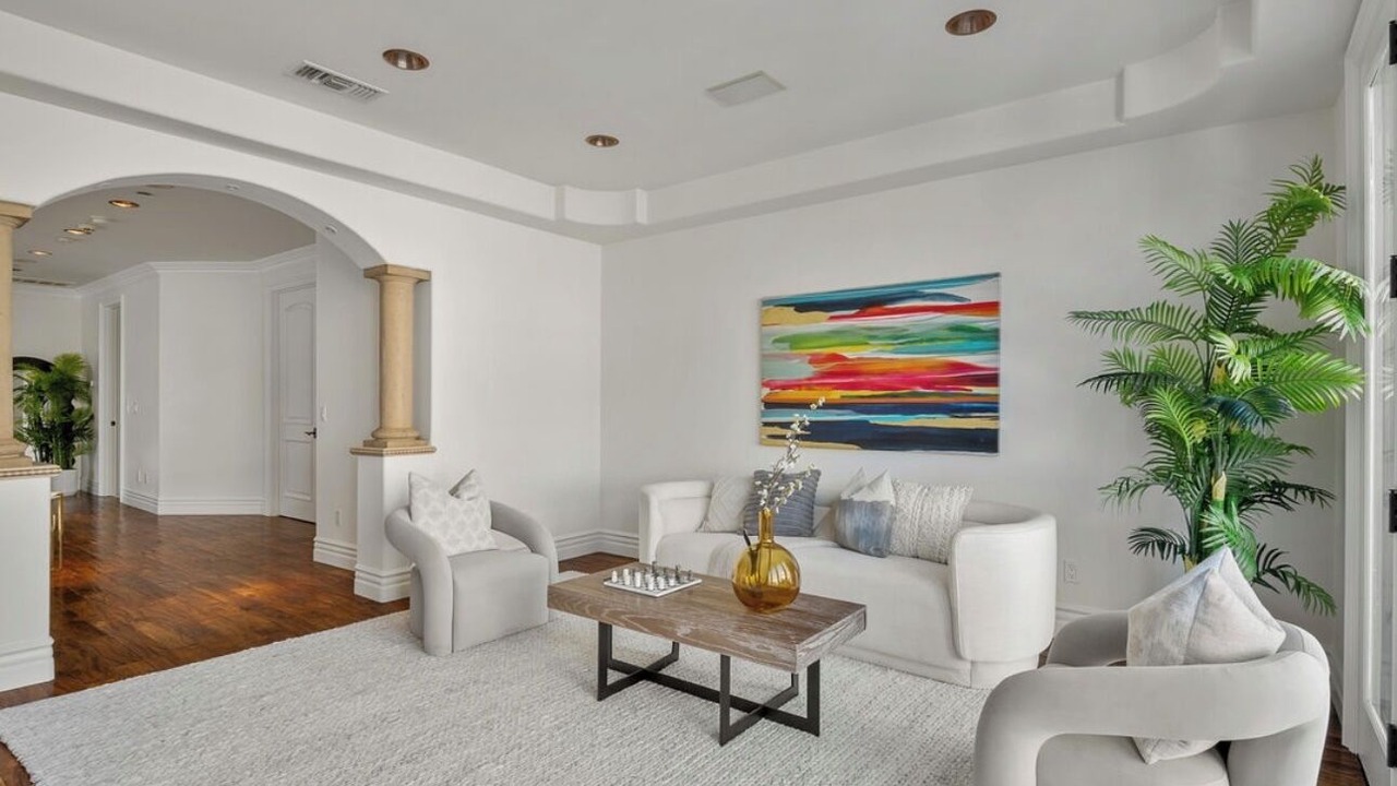 Photo of Livingroom in Tarzana