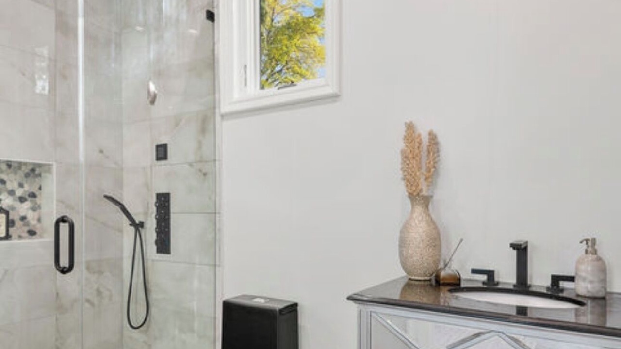 Photo of Bathroom in Tarzana