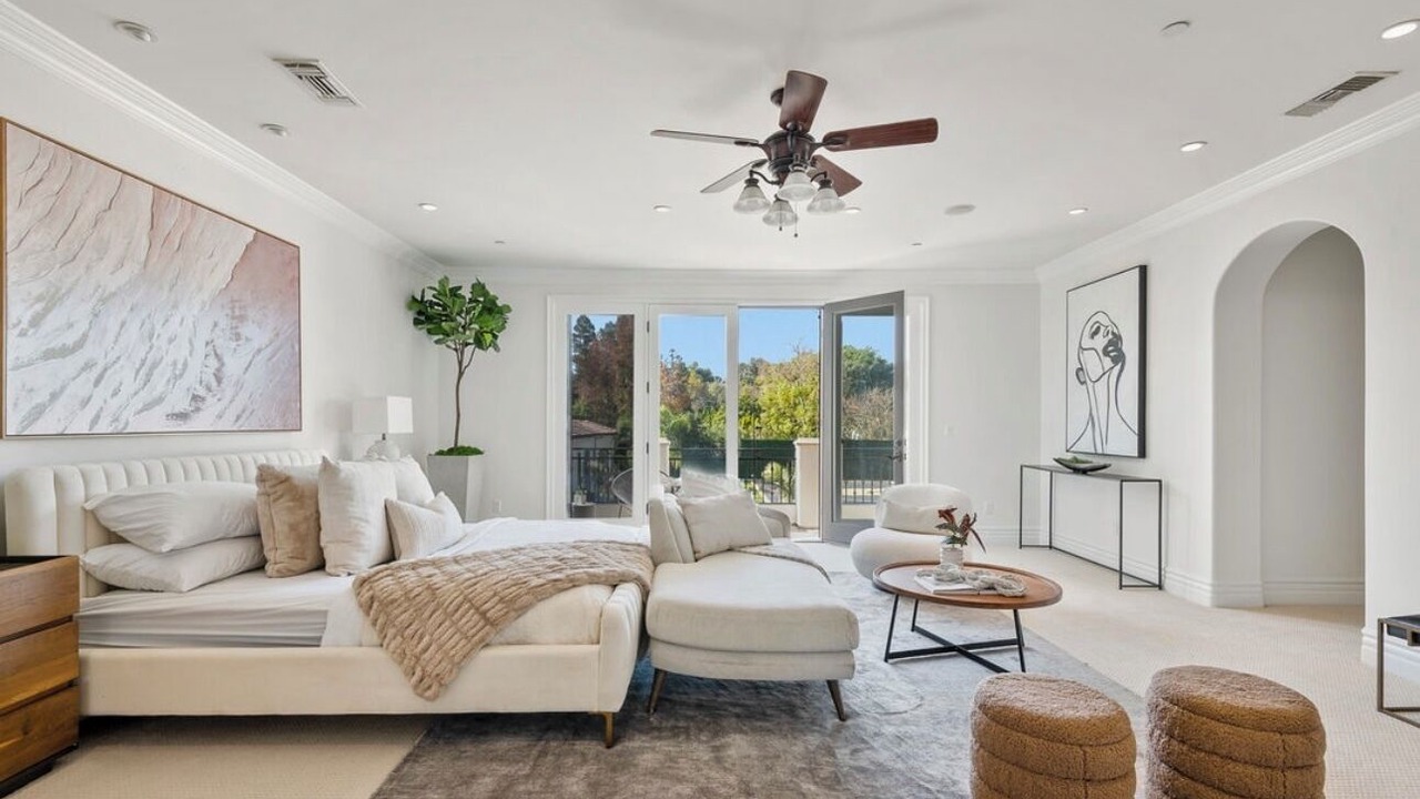 Photo of Livingroom in Tarzana