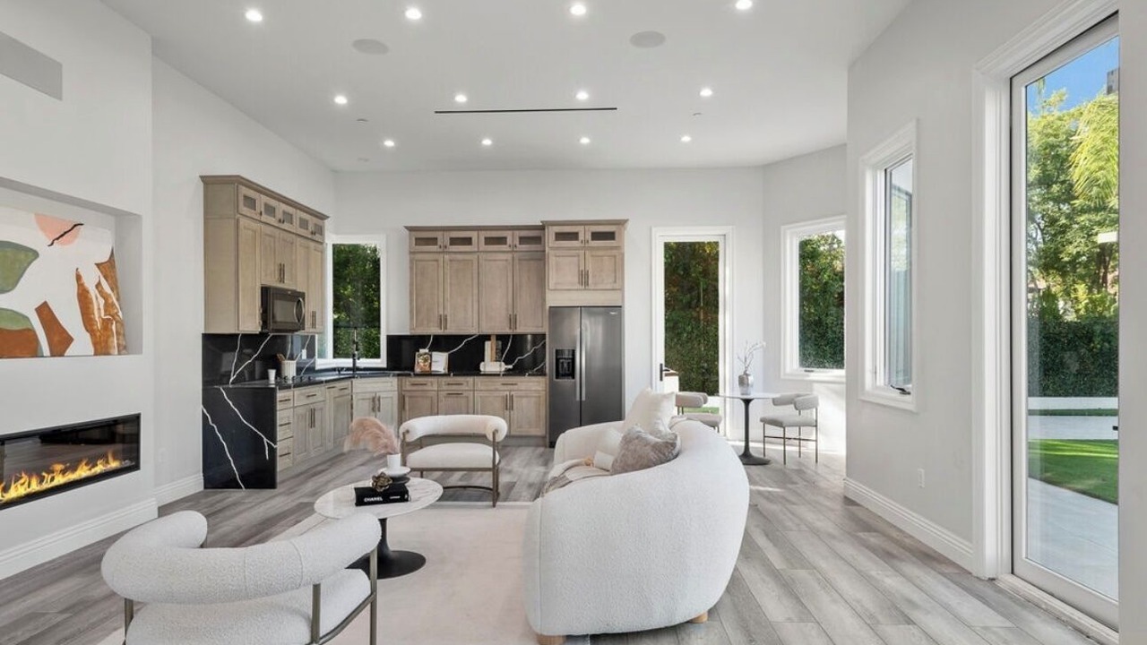 Photo of Livingroom in Tarzana