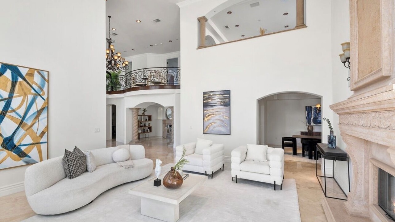 Photo of Livingroom in Tarzana
