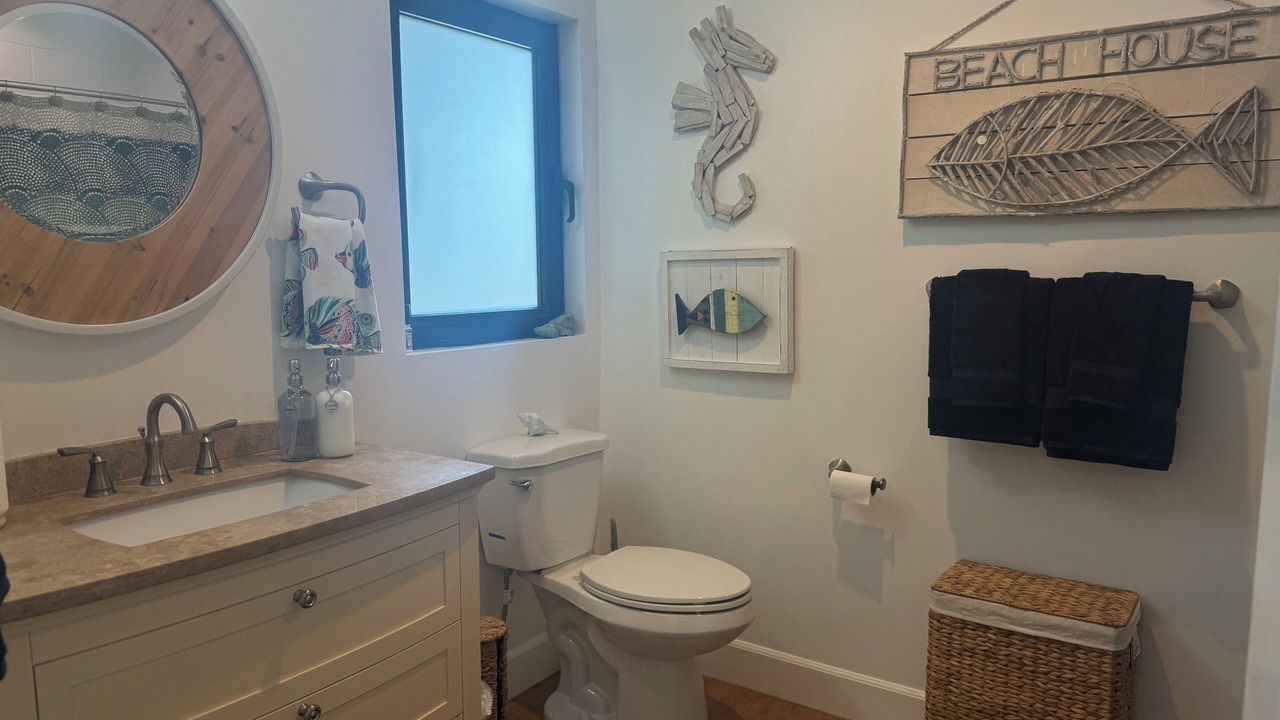 Photo of Bathroom in Ladera Heights