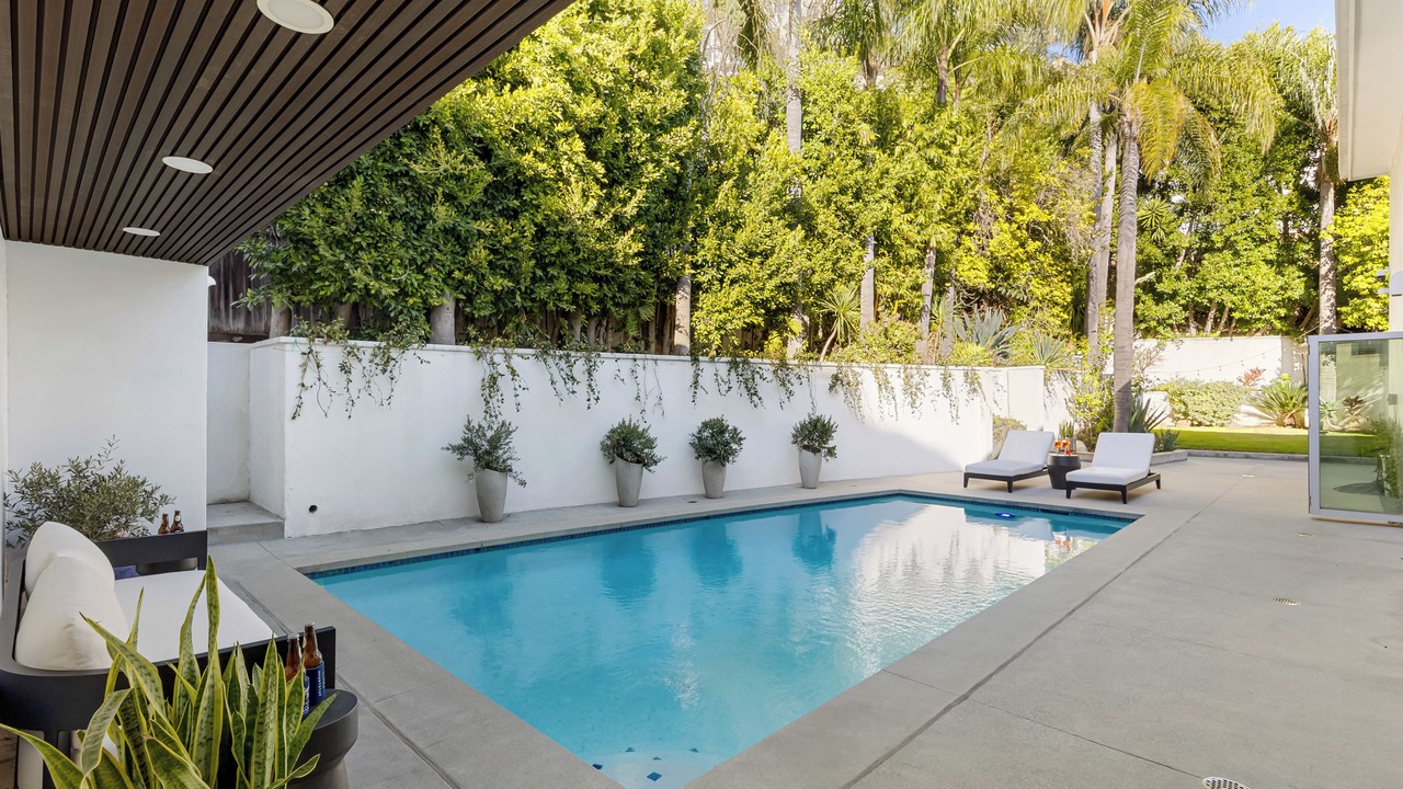 Photo of Outdoor in Hollywood Hills West