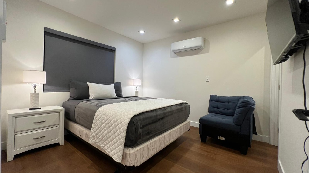Photo of Bedroom in Pico - Robertson