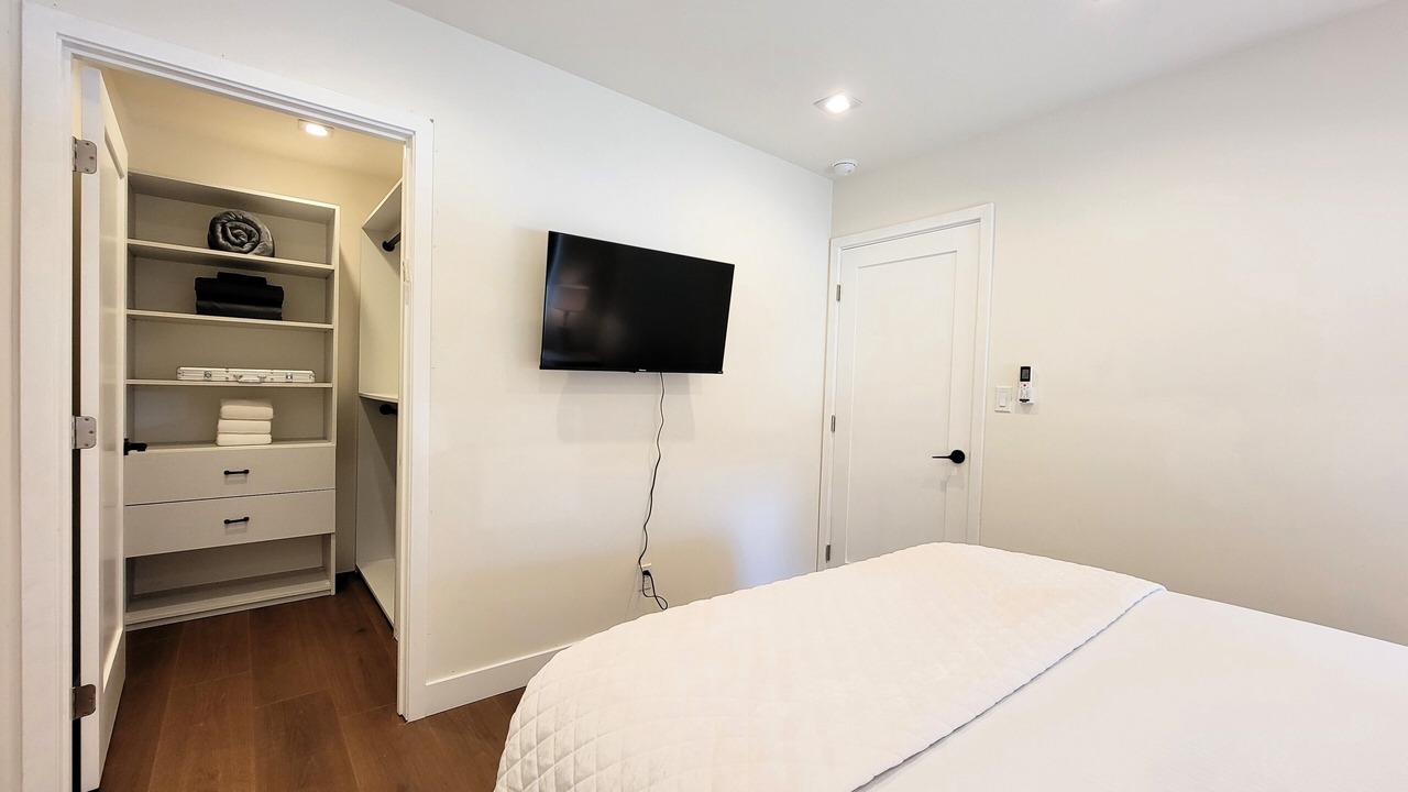 Photo of Bedroom in Pico - Robertson