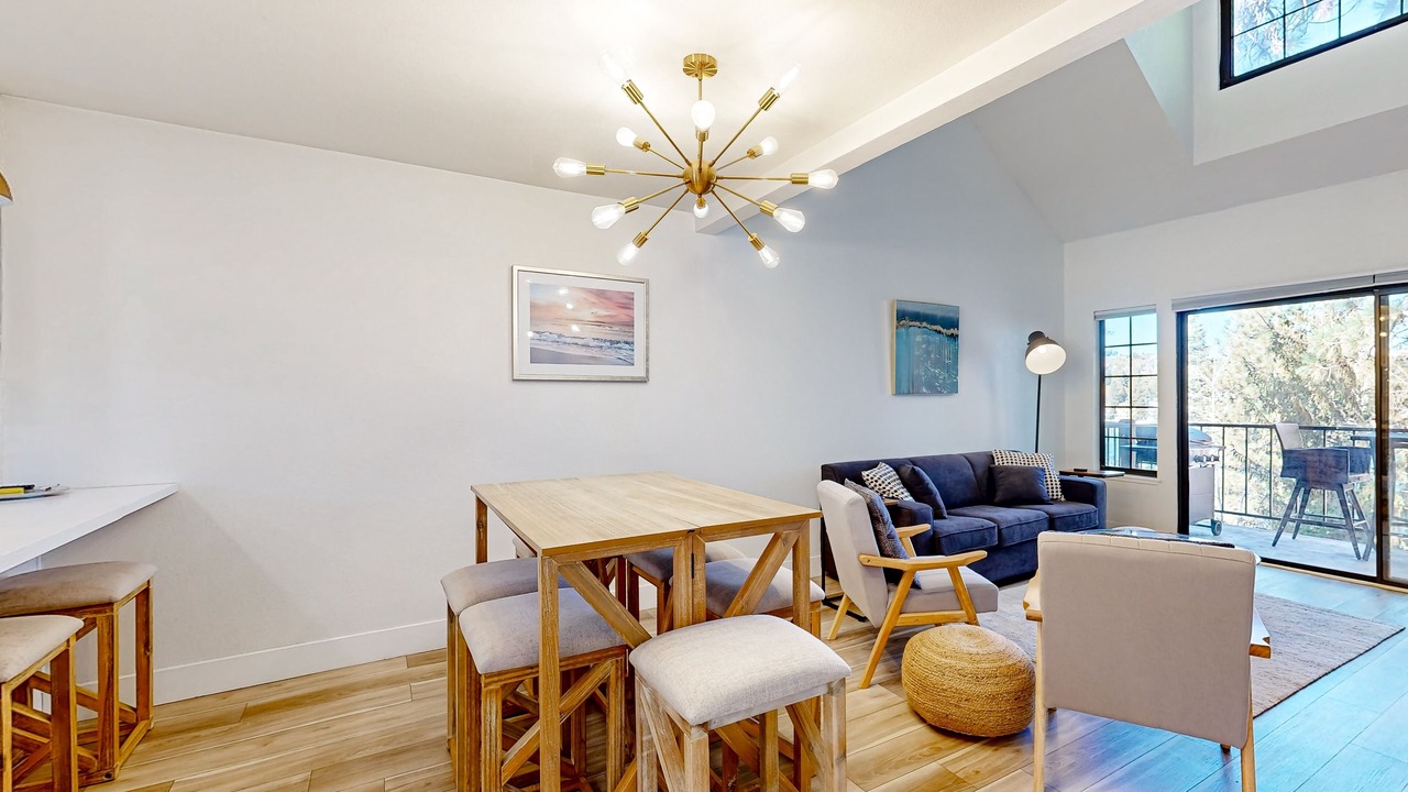 Photo of Livingroom in Lake Arrowhead