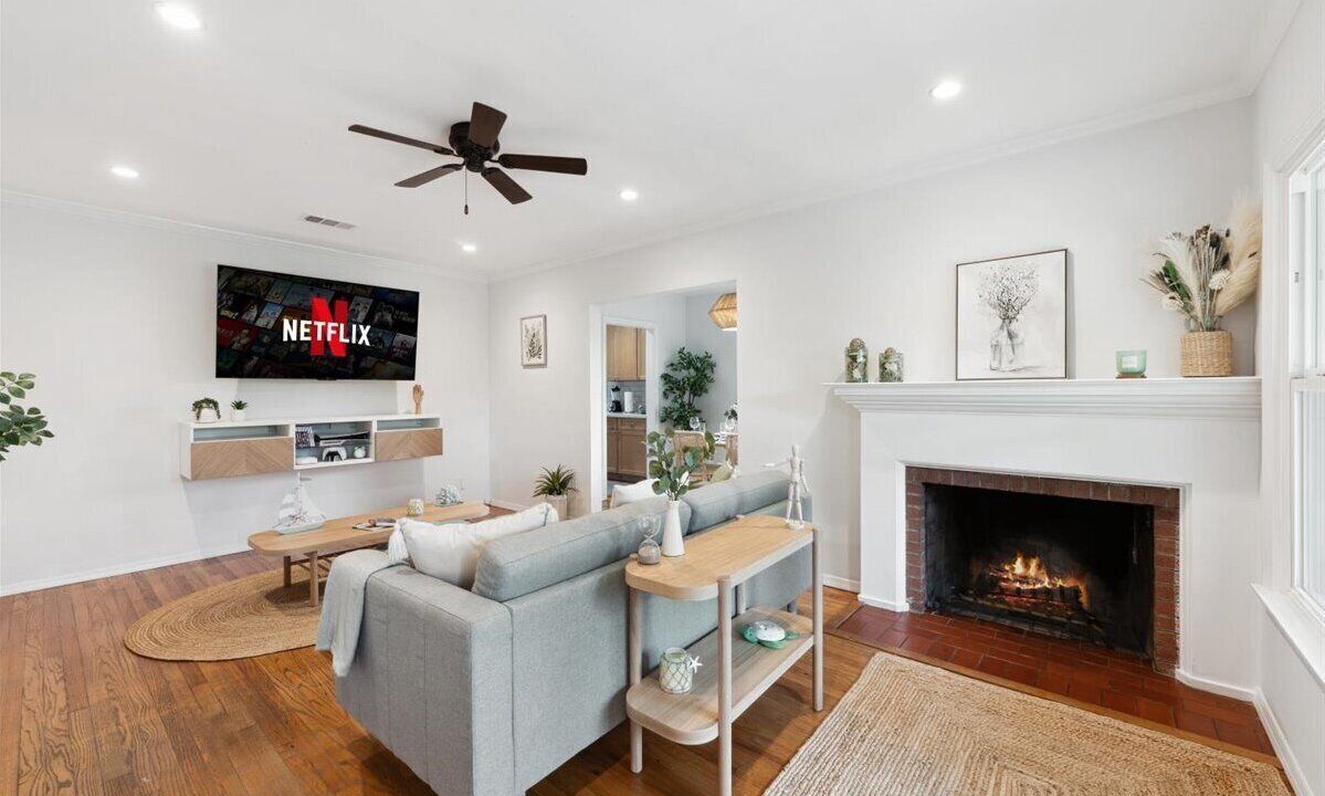 Photo of Livingroom in West Los Angeles