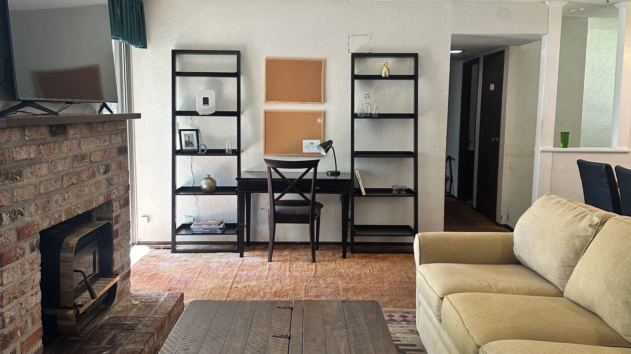 Photo of Livingroom in Lakehead-Lakeshore