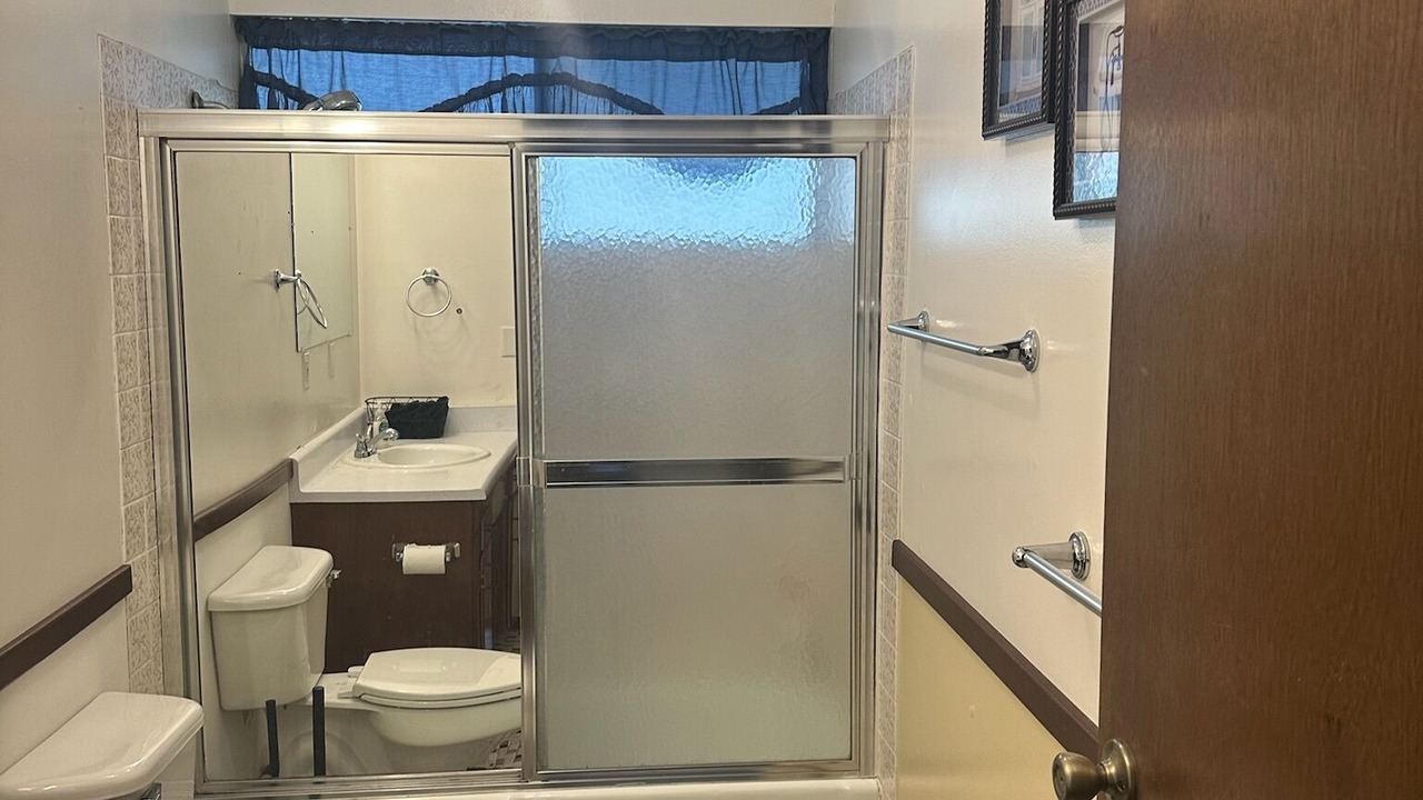Photo of Bathroom in Lakehead-Lakeshore