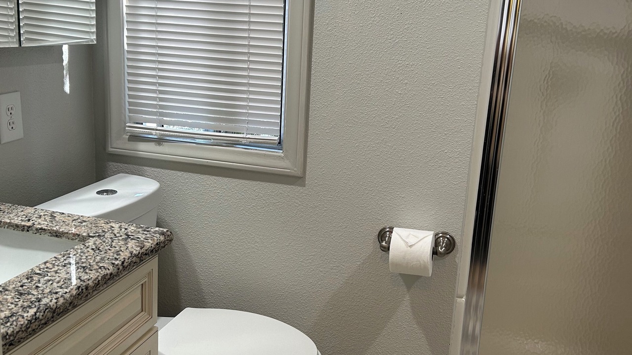 Photo of Bathroom in Twin Peaks