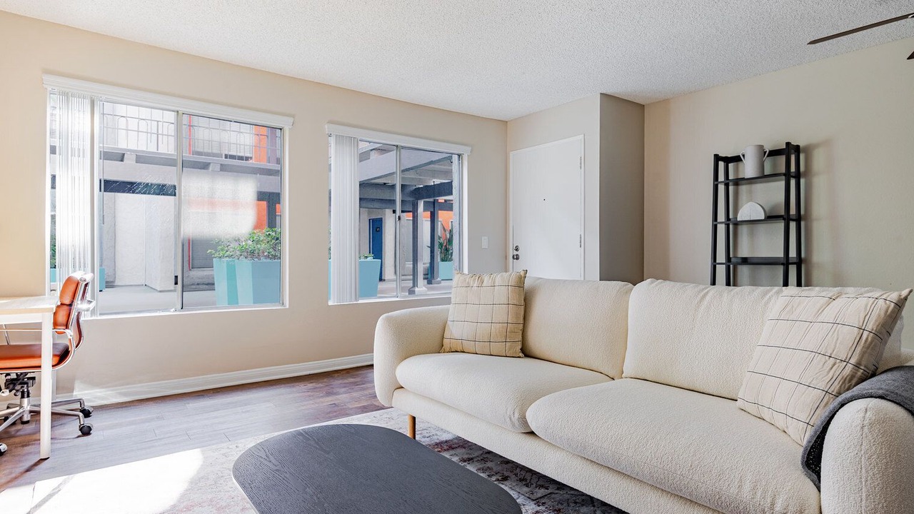 Photo of Livingroom in Downtown