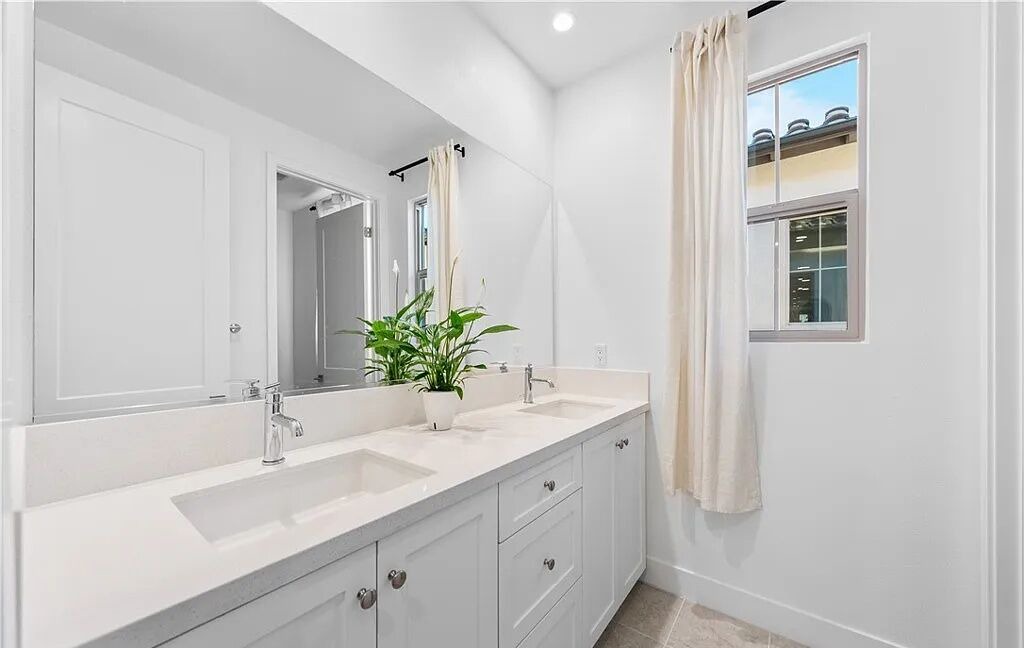 Photo of Bathroom in Portola Springs
