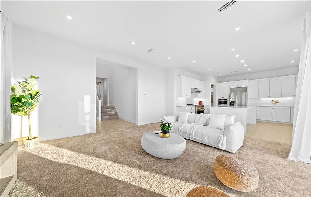 Photo of Livingroom in Portola Springs