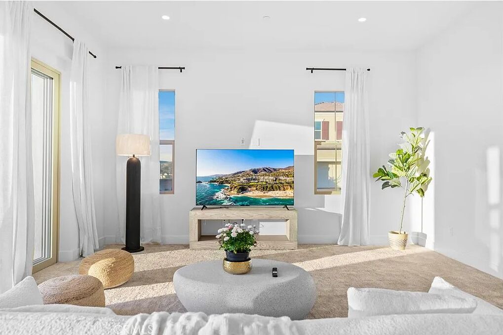 Photo of Livingroom in Portola Springs