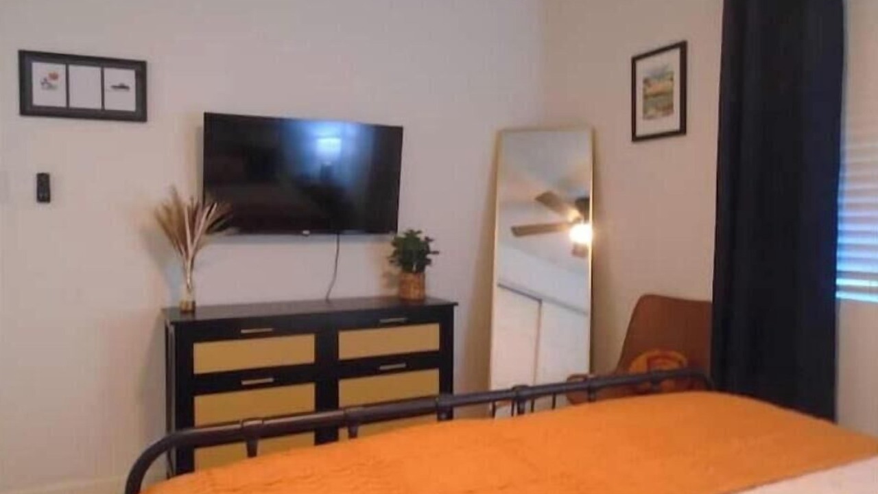 Photo of Bedroom in Oleander - Sunset