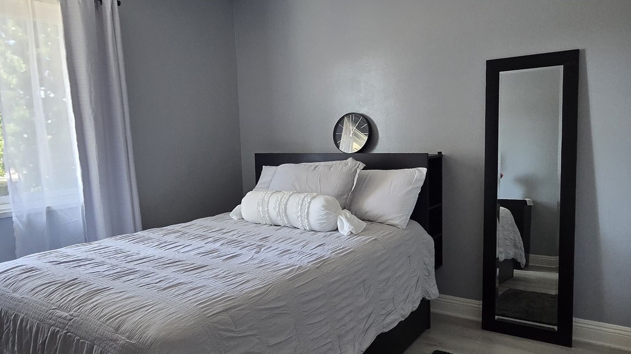 Photo of Bedroom in Lake Forest