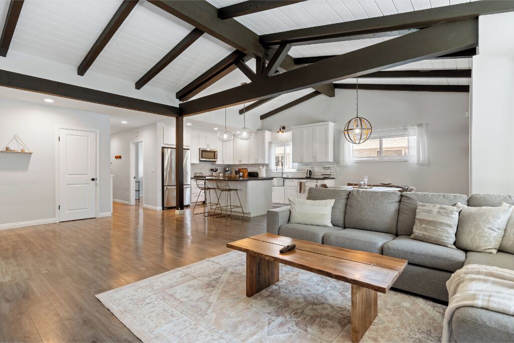 Photo of Livingroom in Van Nuys