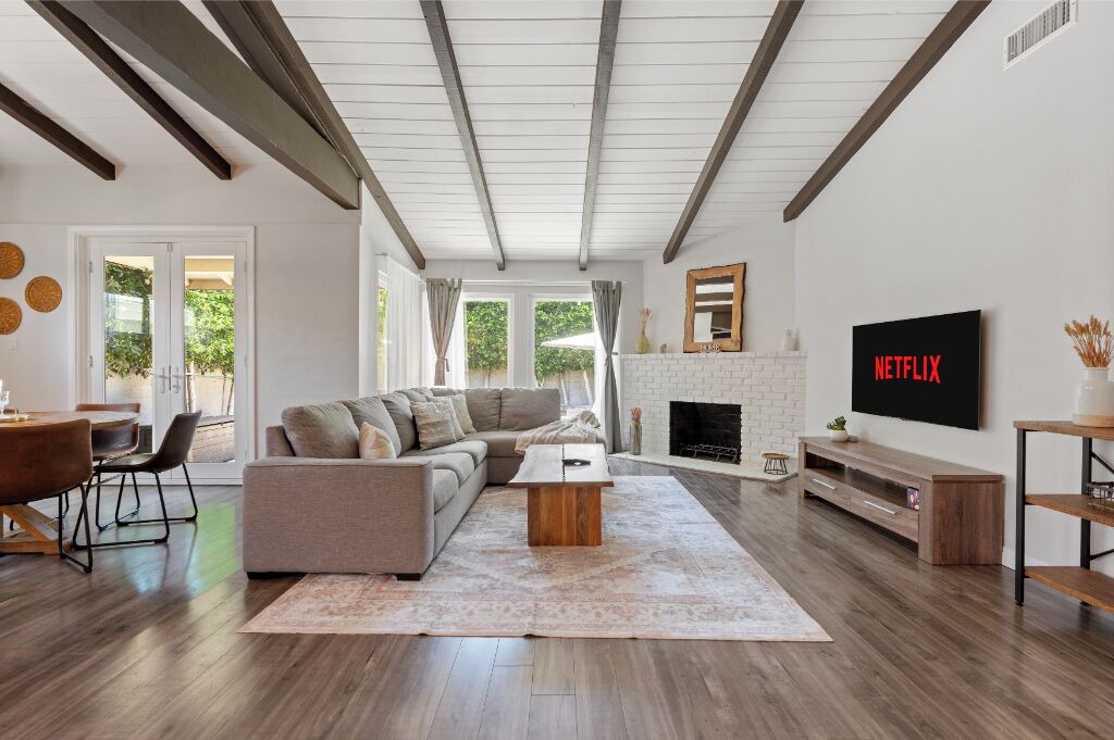 Photo of Livingroom in Van Nuys