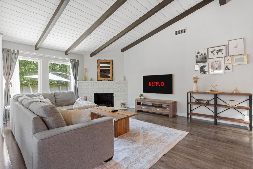 Photo of Livingroom in Van Nuys
