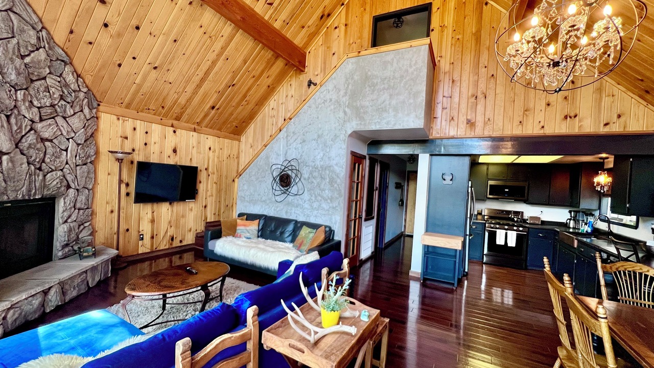 Photo of Livingroom in Blue Jay