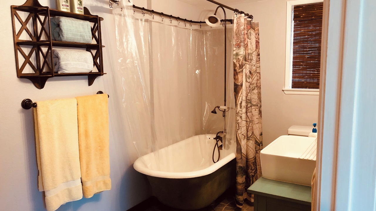 Photo of Bathroom in Blue Jay