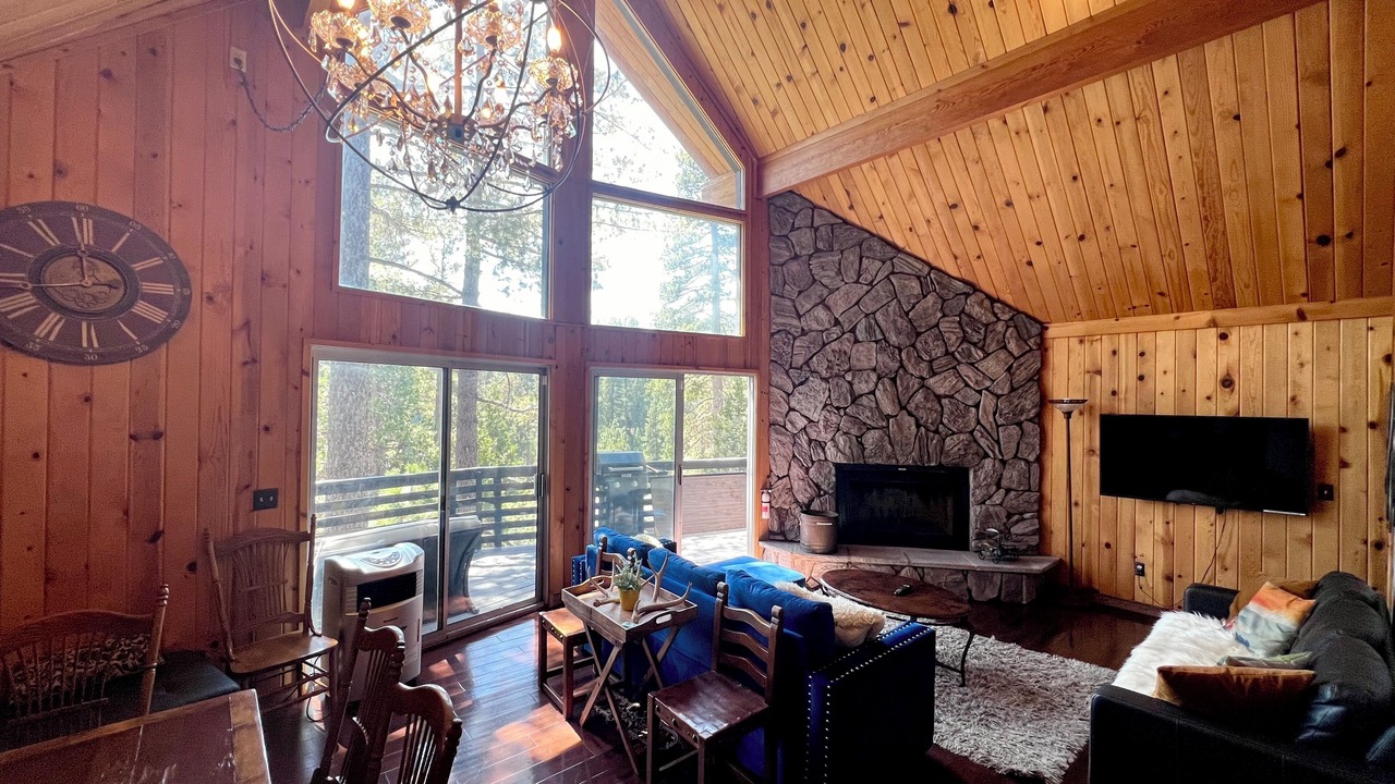 Photo of Livingroom in Blue Jay