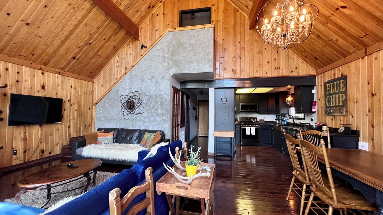 Photo of Livingroom in Blue Jay
