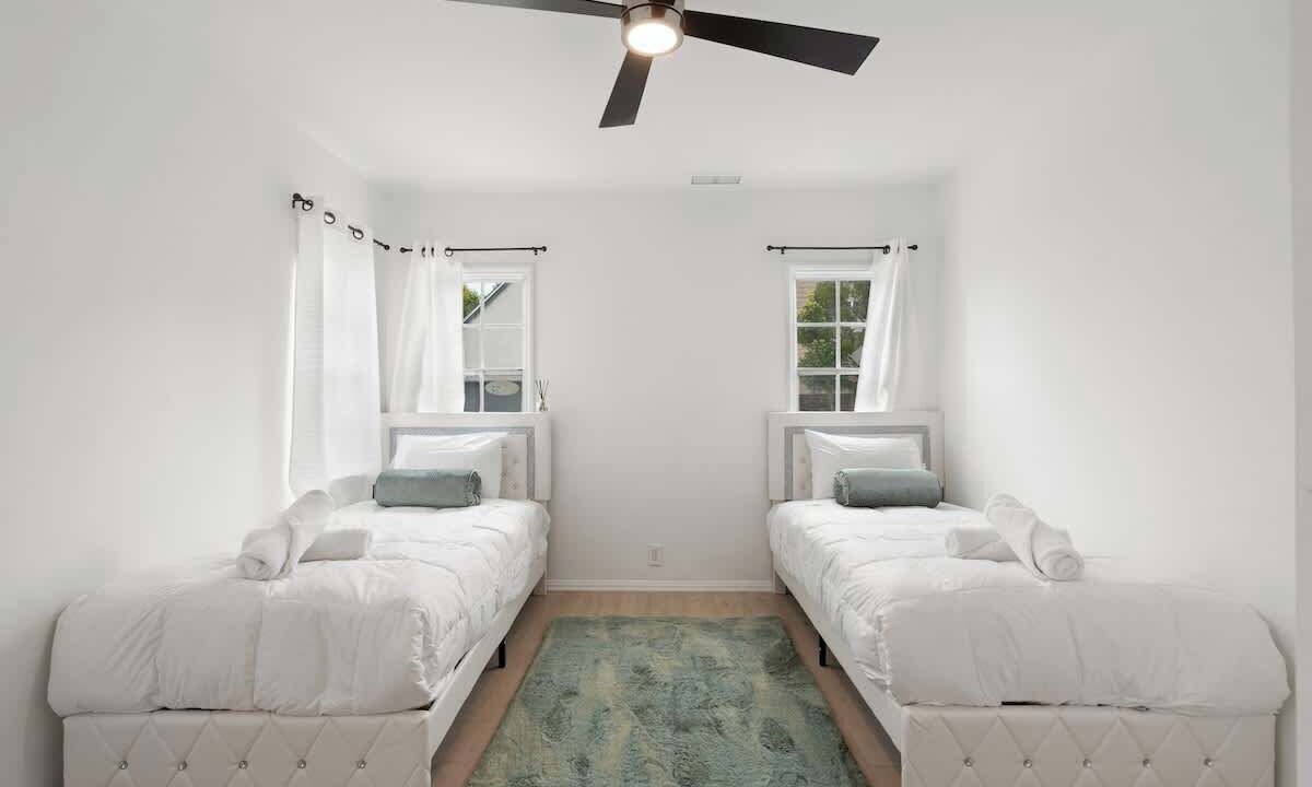 Photo of Bedroom in Pico - Robertson
