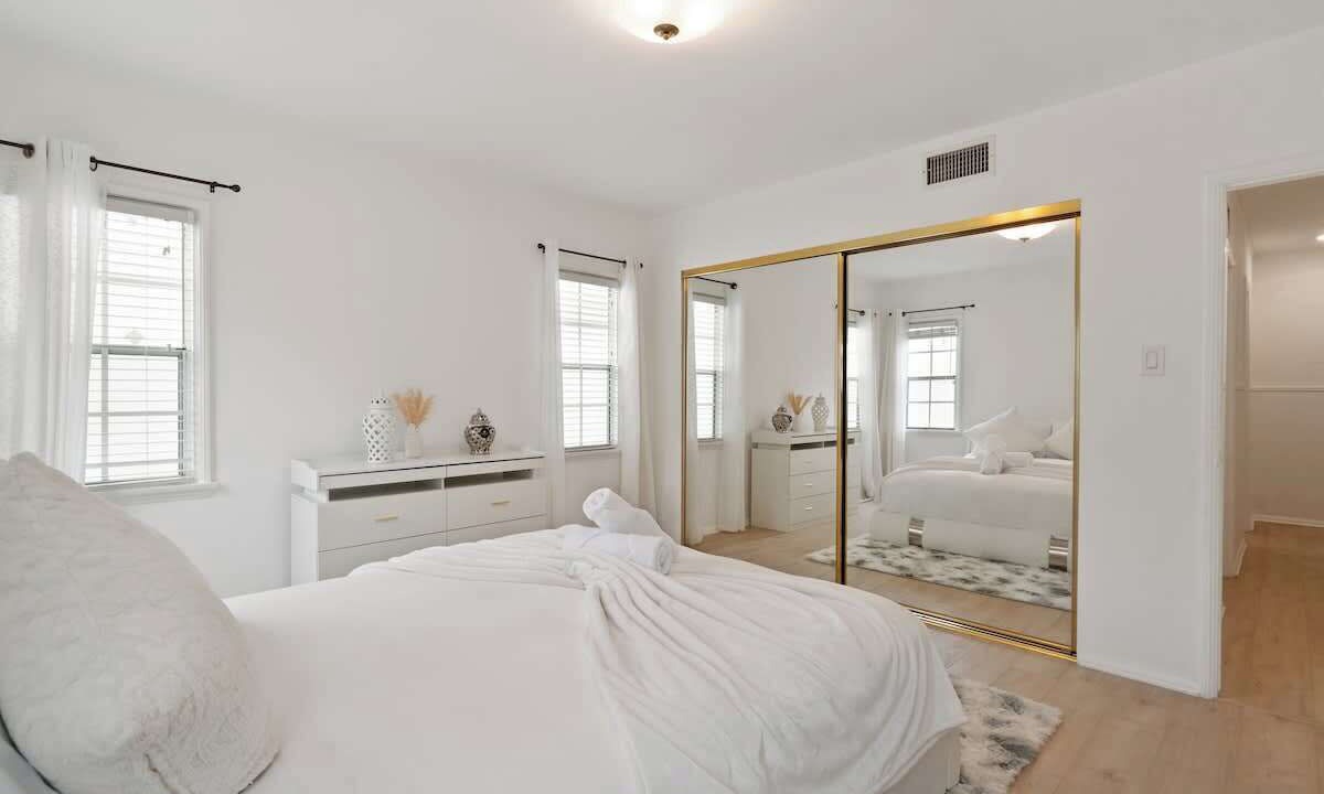 Photo of Bedroom in Pico - Robertson