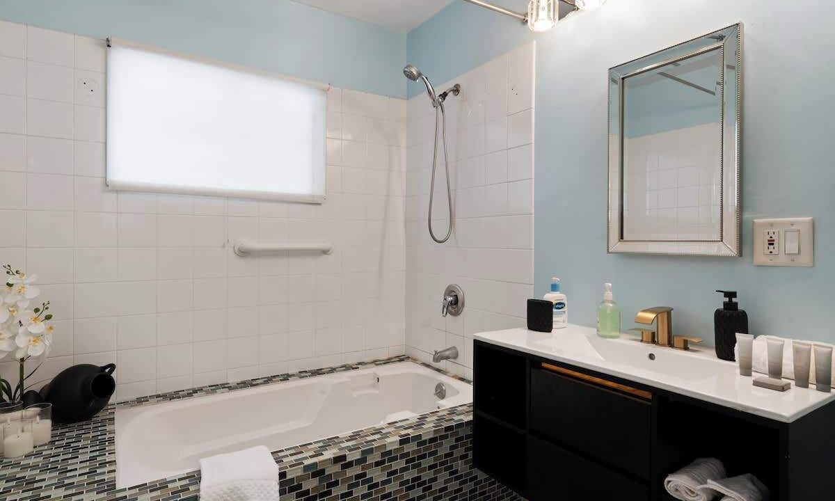 Photo of Bathroom in Pico - Robertson
