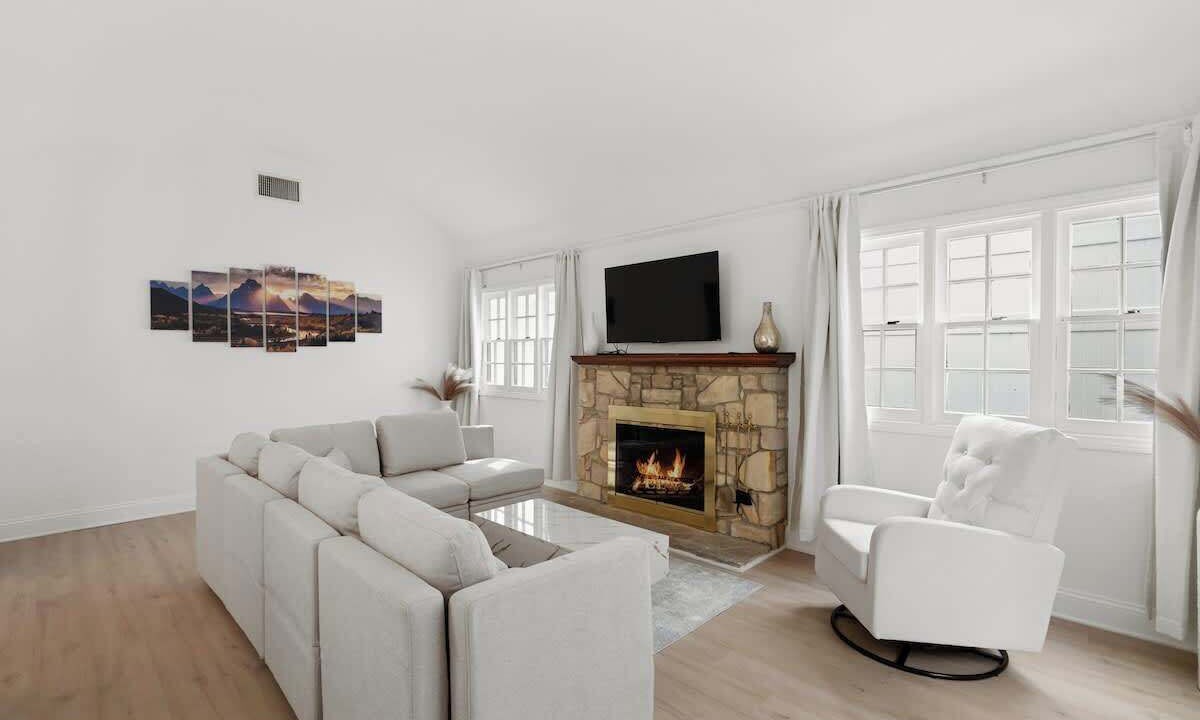 Photo of Livingroom in Pico - Robertson