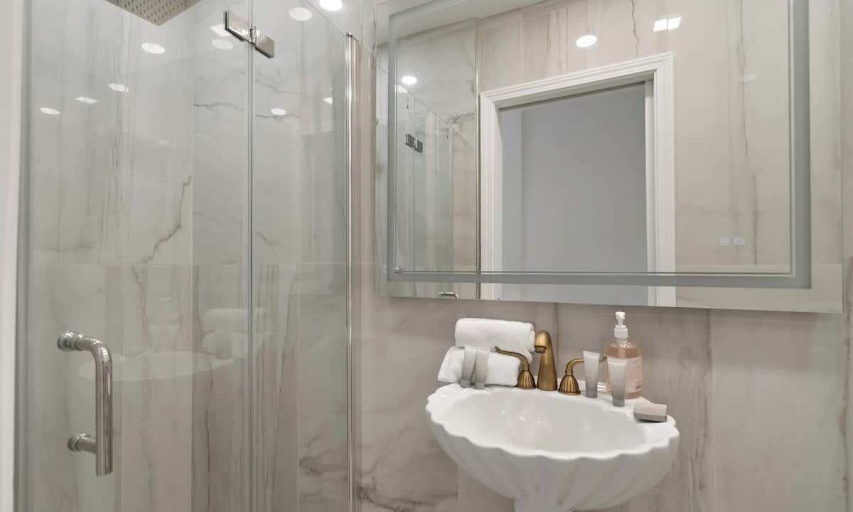 Photo of Bathroom in Pico - Robertson