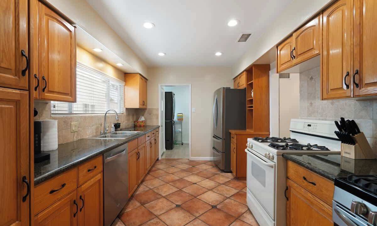 Photo of Kitchen in Pico - Robertson