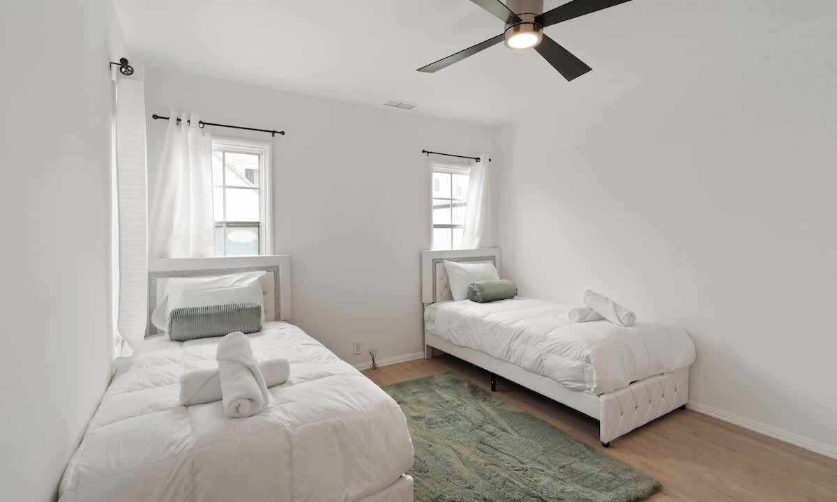Photo of Bedroom in Pico - Robertson