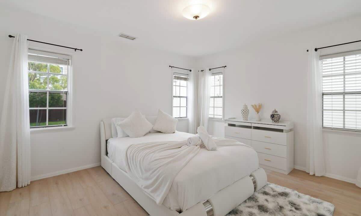Photo of Bedroom in Pico - Robertson
