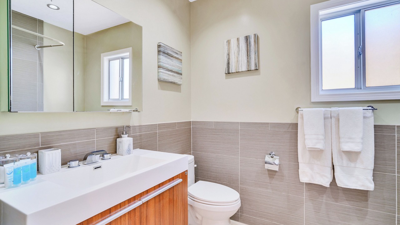 Photo of Bathroom in Los Cerritos