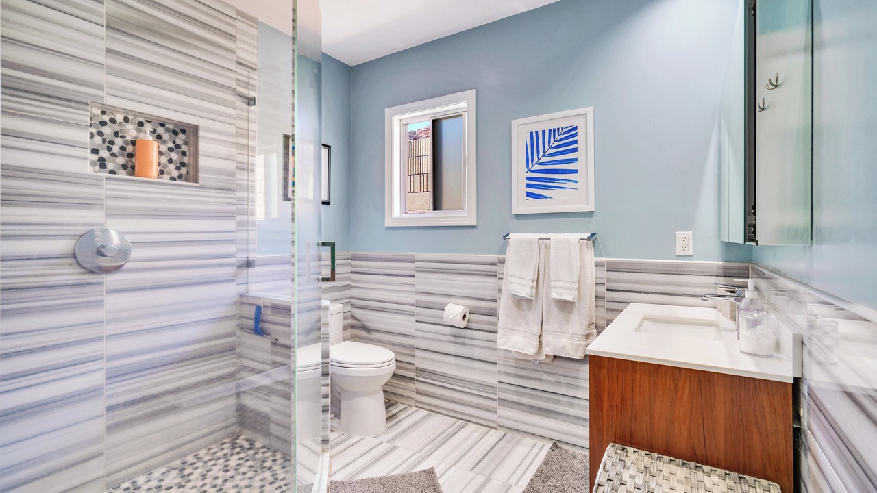Photo of Bathroom in Los Cerritos