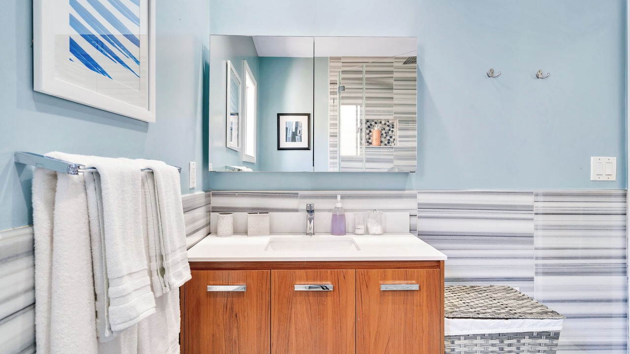 Photo of Bathroom in Los Cerritos