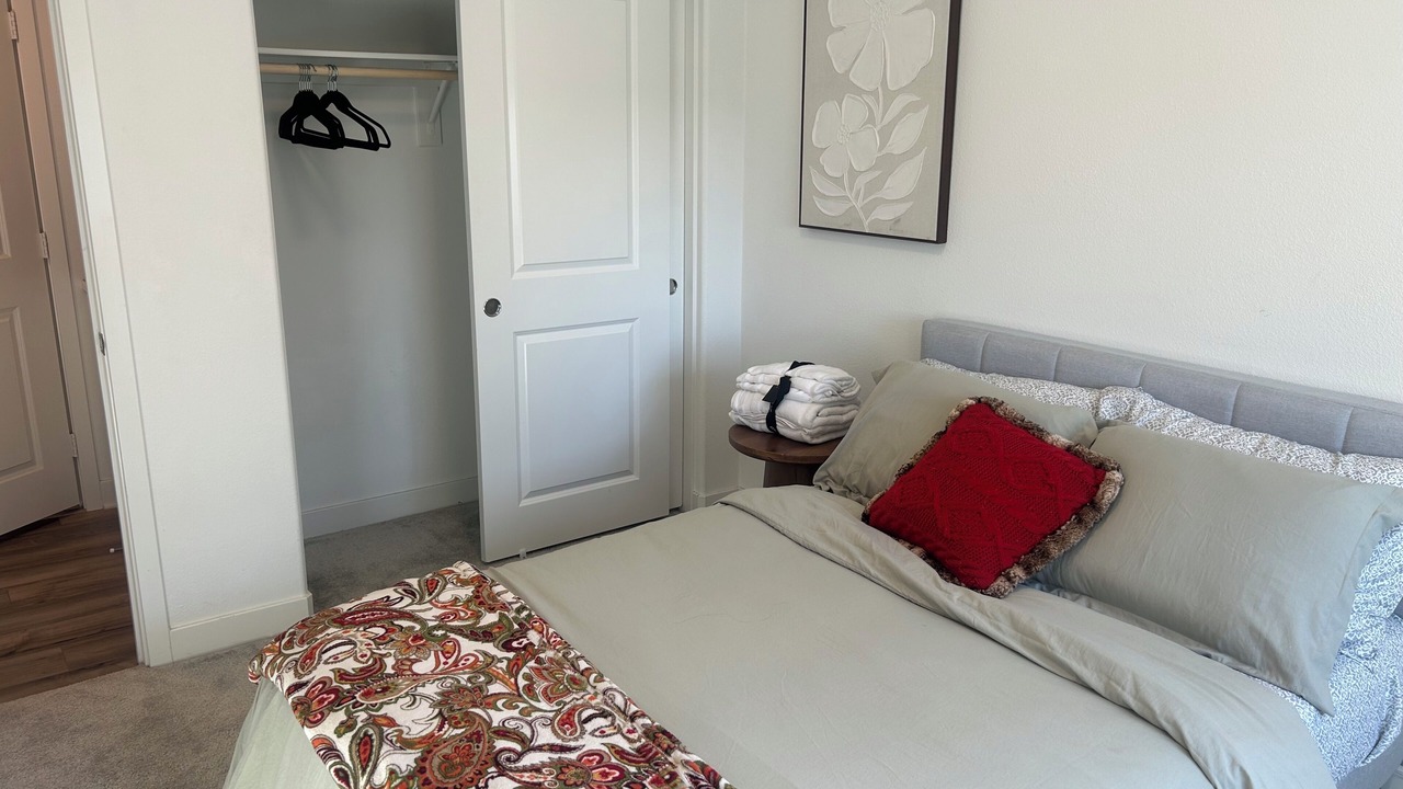 Photo of Bedroom in Platinum Triangle