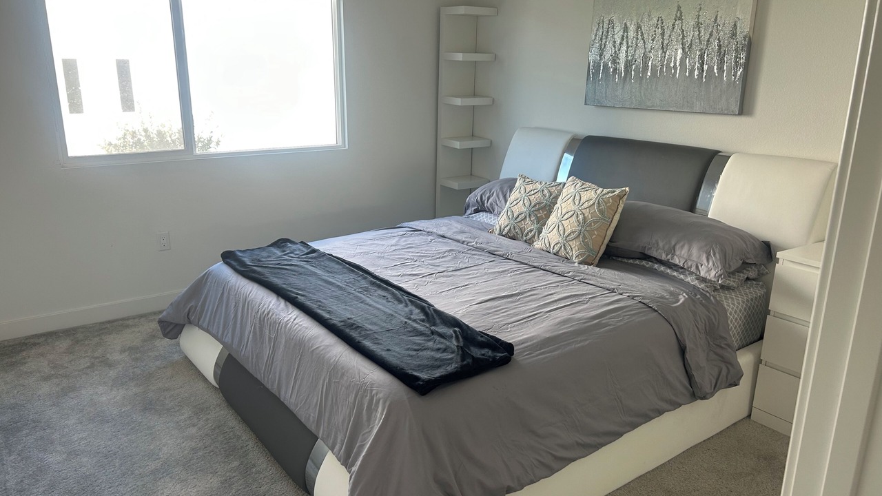 Photo of Bedroom in Platinum Triangle